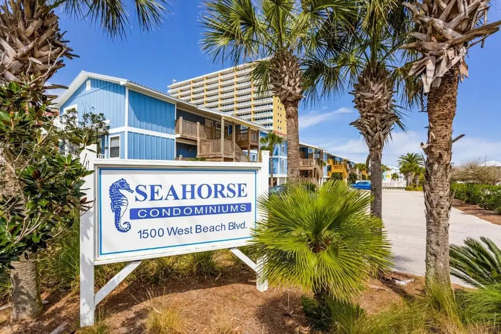 Sea Horse 611- 2 min Walk 2 Beach