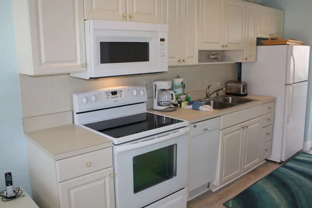 Jamaica Royale 014 - 1 Br Apts