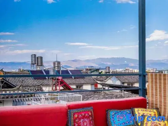Dali Kanshan Courtyard Homestay