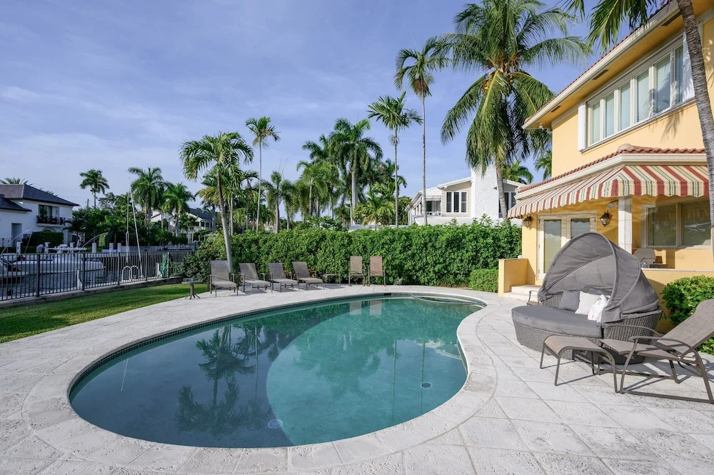 King Of Las Olas Waterway W/ Private Pool & Dock 5 Bedroom Home