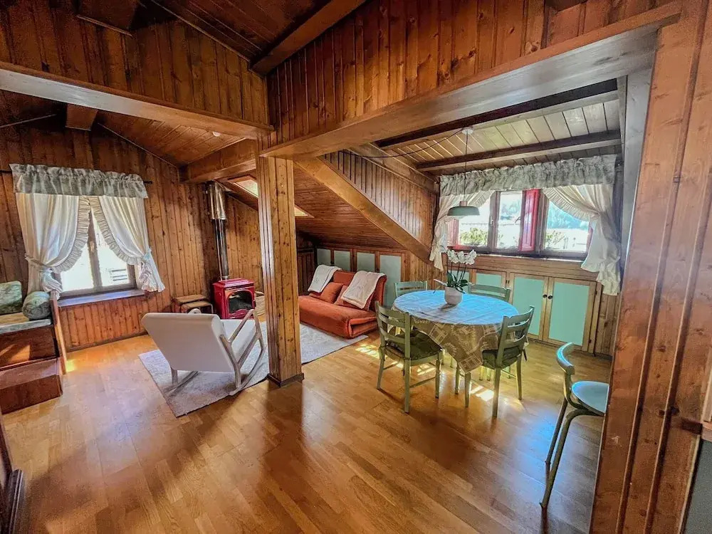Renovated Mountain View Apartment