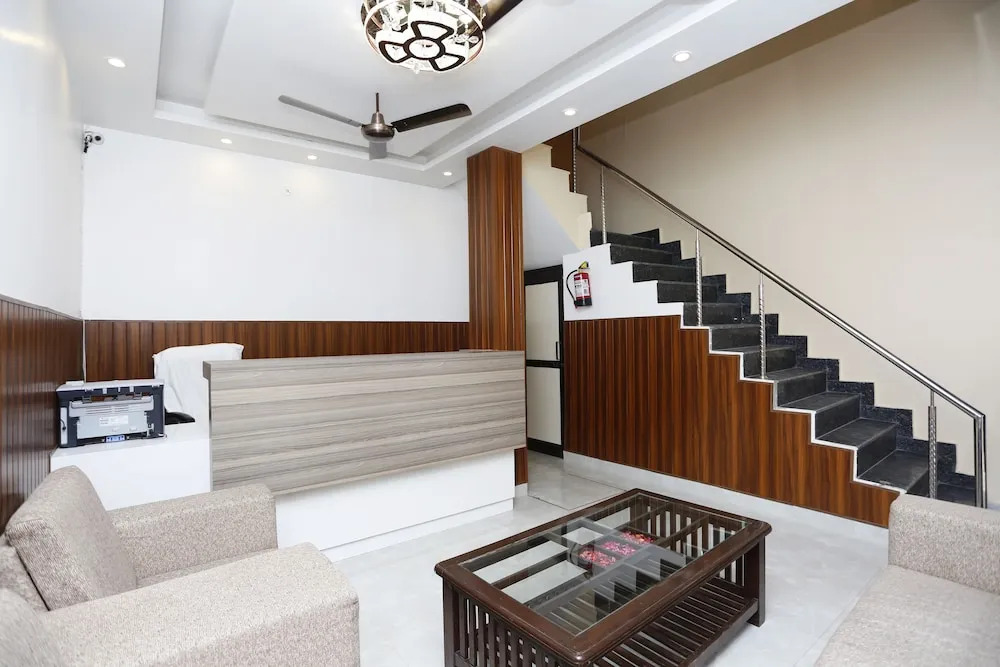 OYO 8905 Hotel Tapastali
