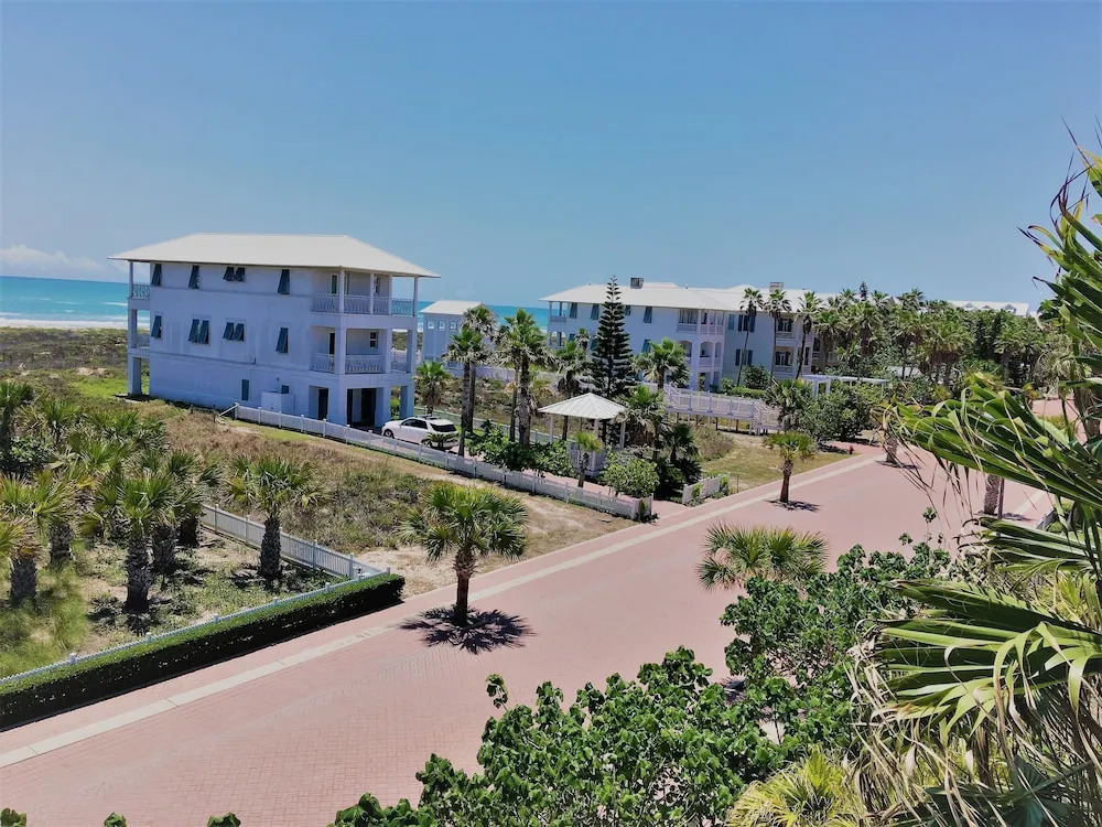 Family Tides Home 3 Bedrooms 4 Bathrooms Home