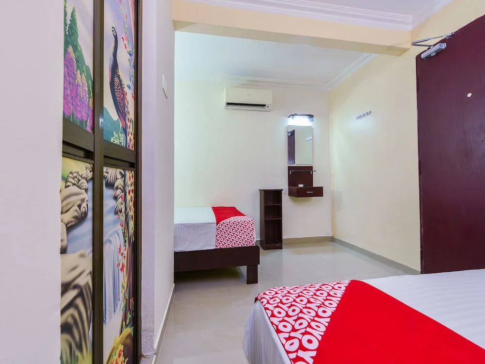 Super OYO 90562 J Hotel PJ