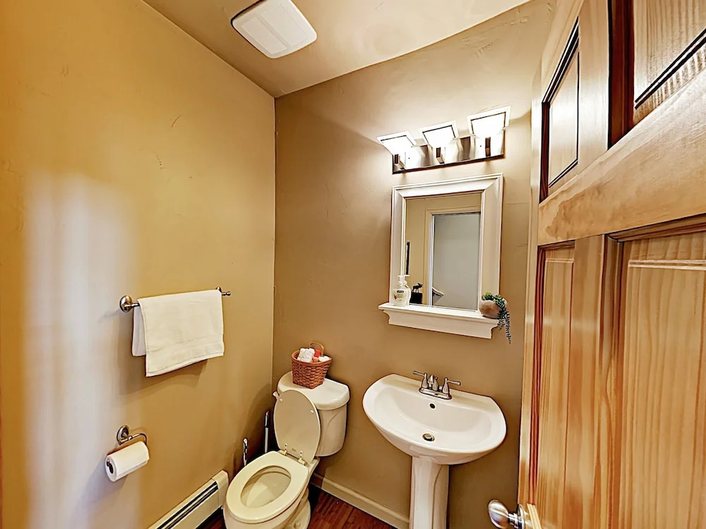New Listing! Big Mountain-view Gem In Wildernest 3 Bedroom Townhouse
