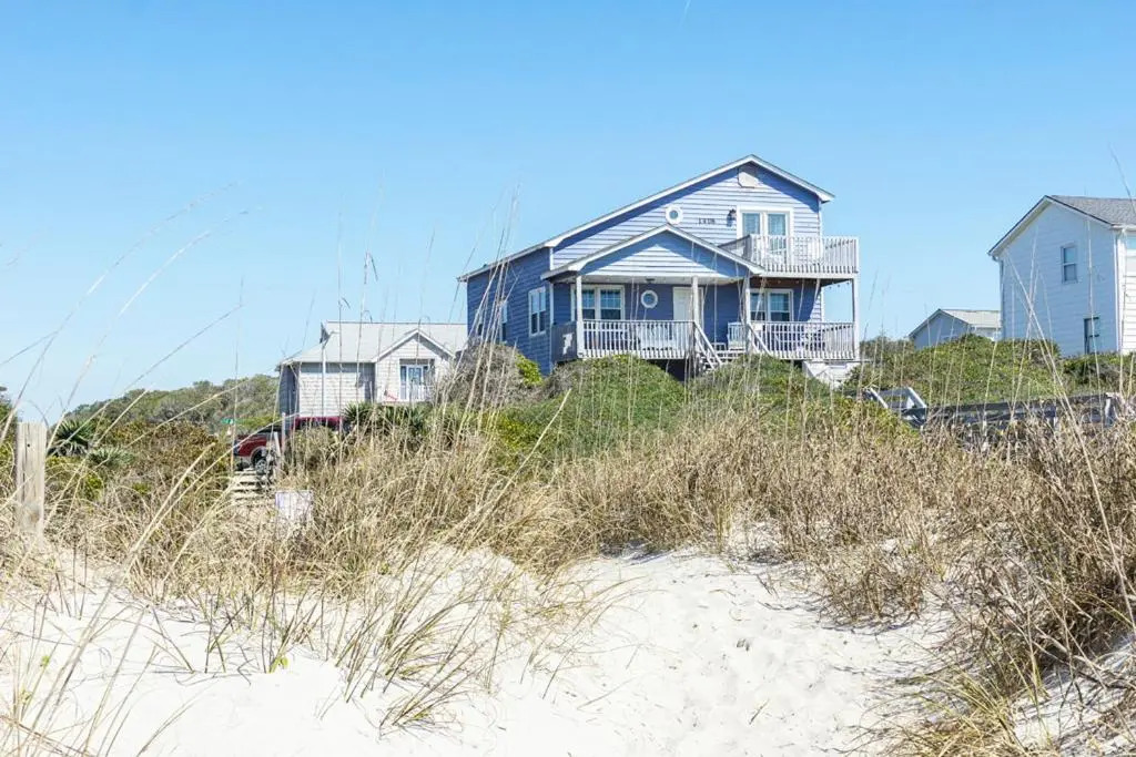 1 4 Us by Oak Island Accommodations