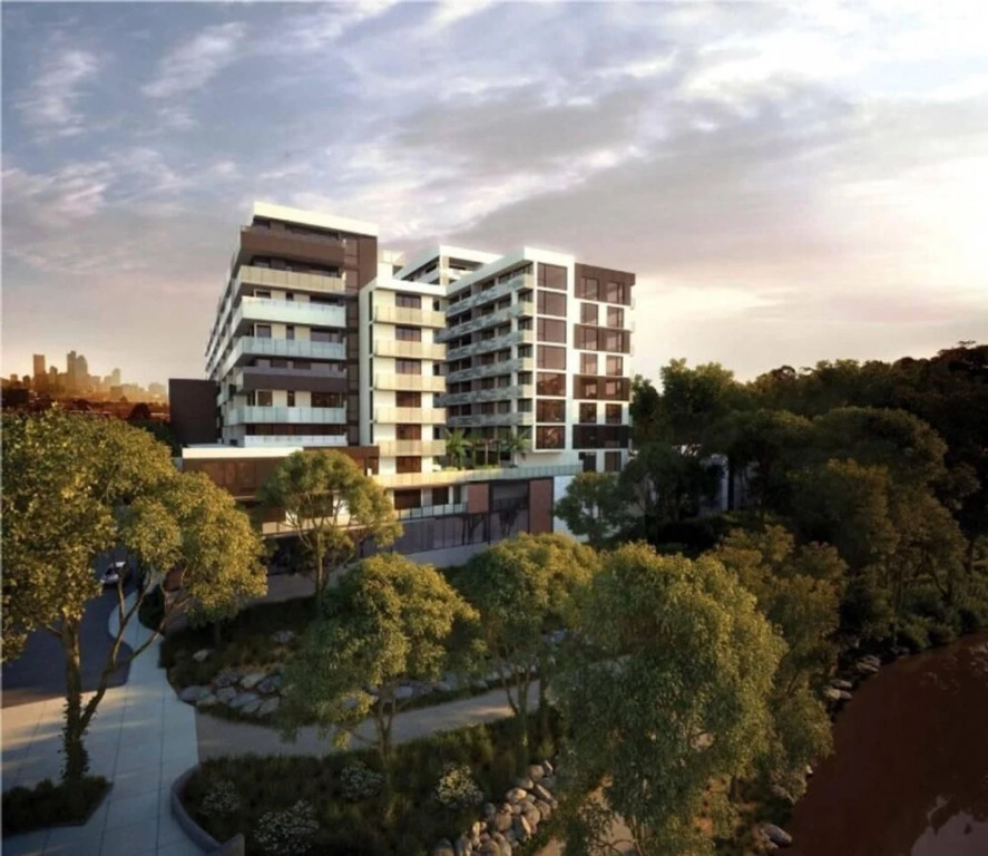 Sleek Arthouse Apartment With Pool Close to City