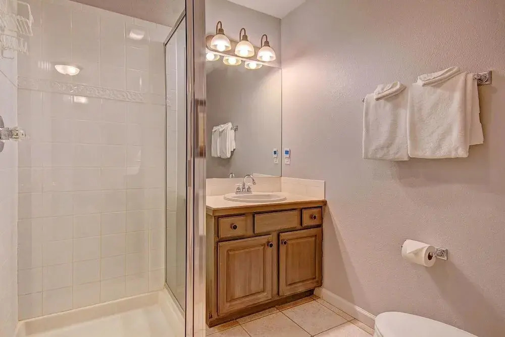 Bear Pine 4 Br home by RedAwning