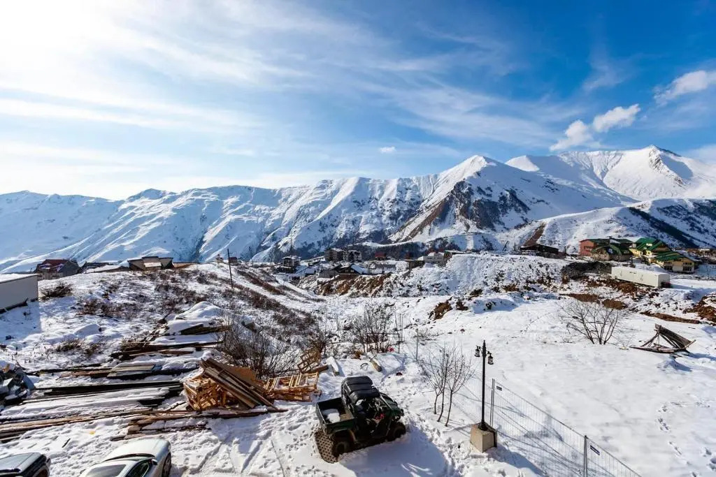 Bright And Cozy 2Br Apt. W Balcony In Gudauri