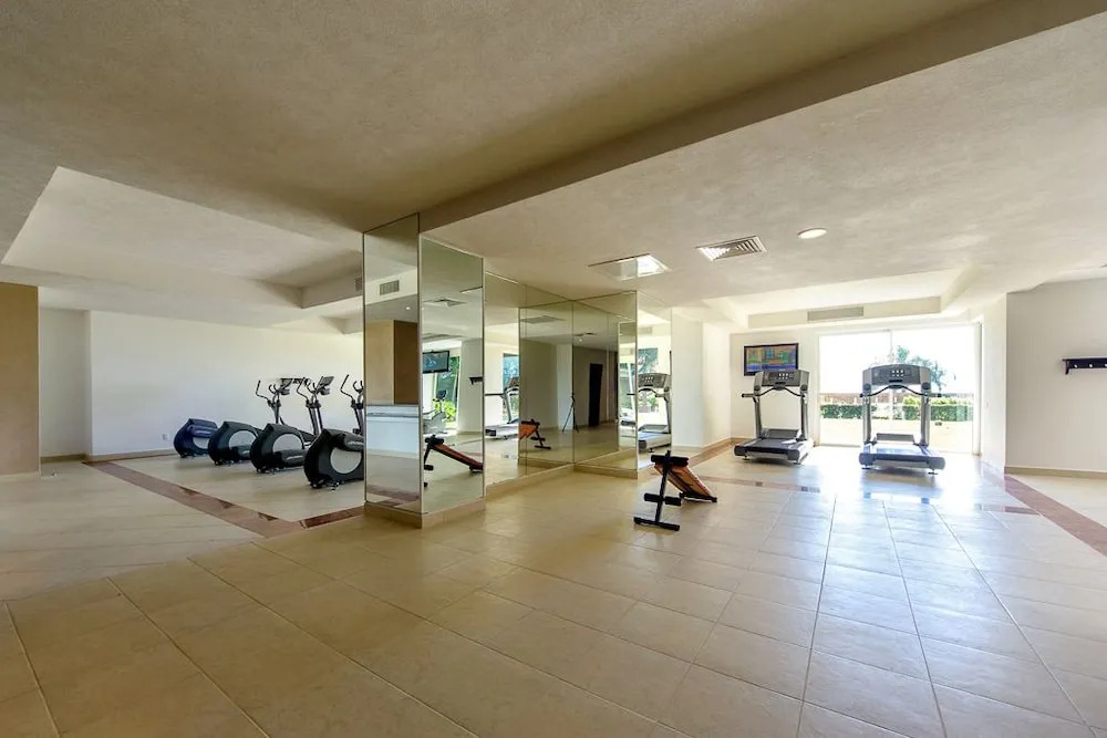 Beachfront Condo in Hotel Zone