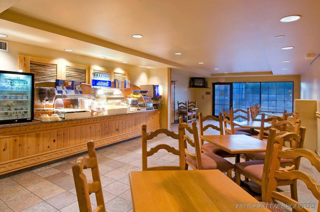 Red Lion Inn & Suites Goodyear Newly Renovated