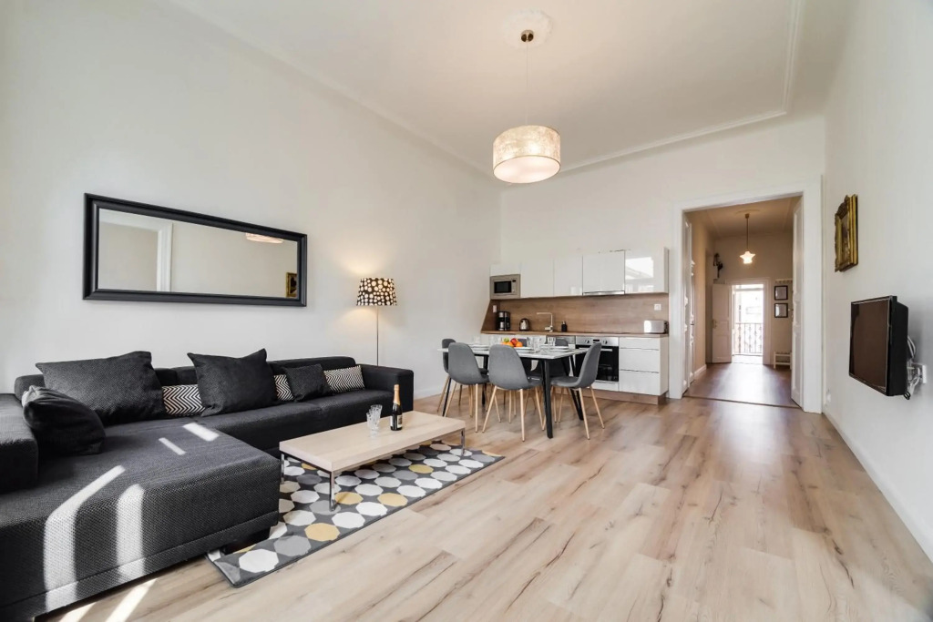 Charles Bridge - 3 bedroom Apartment - Old Town
