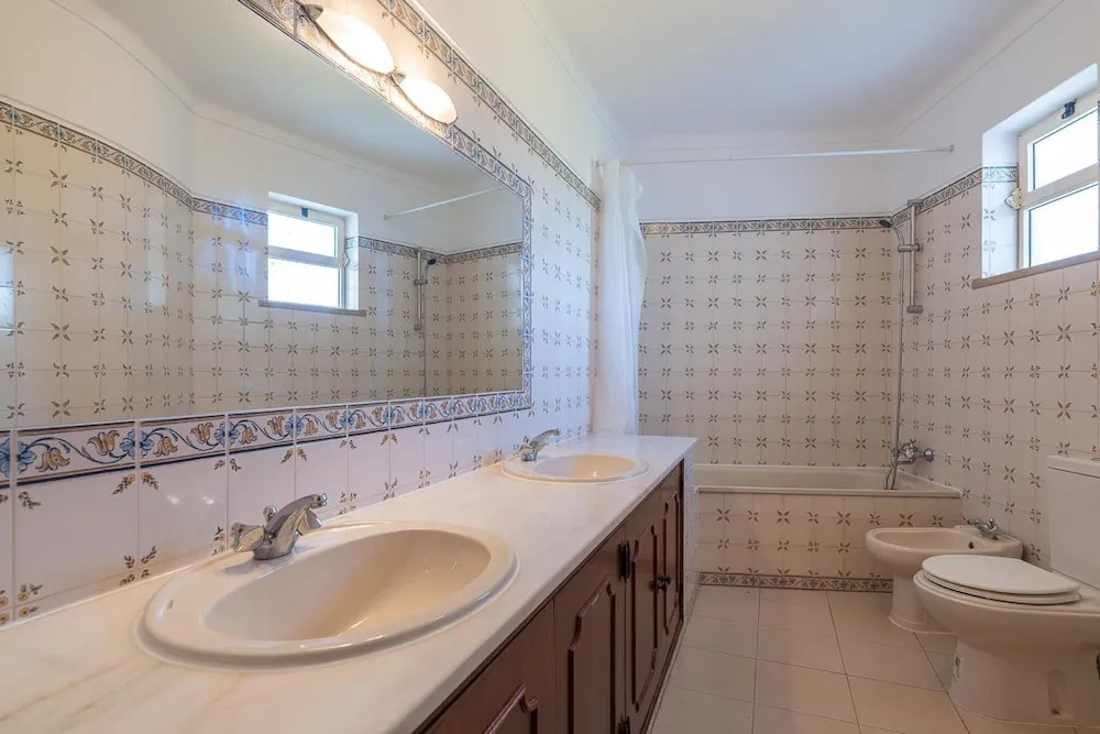 Villa Baltin With 4 Bedrooms and 3 Bathrooms