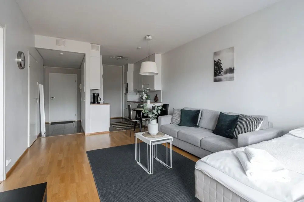 Modern 1BR Apt with Sauna, Balcony & Free Parking