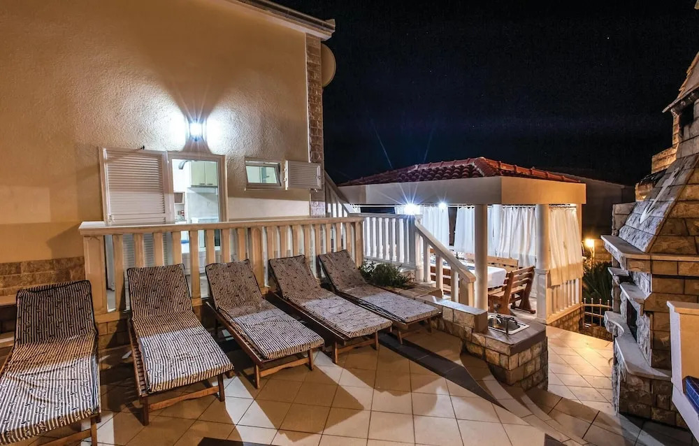 Holiday Home Bok