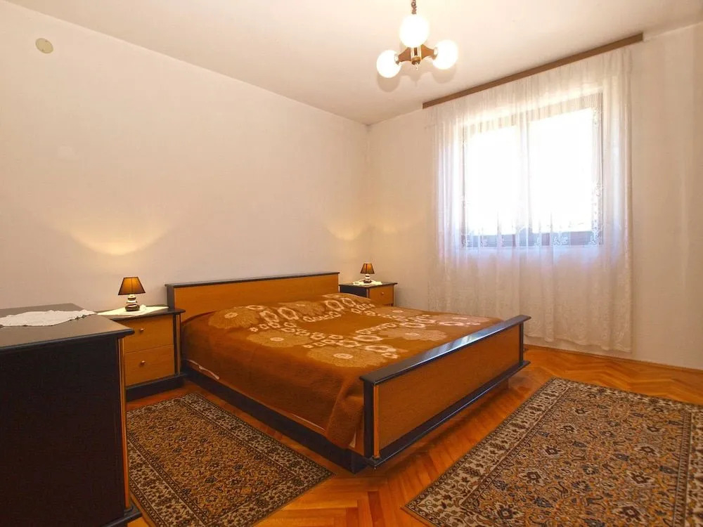 Apartment 1586