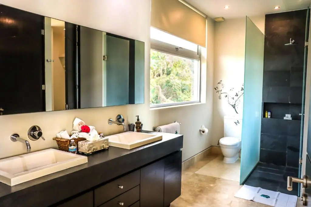 Spectacular 11,000 Sqft PenHouse fully staffed