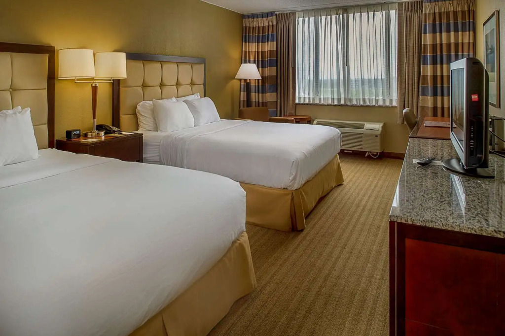 DoubleTree by Hilton St. Louis at Westport