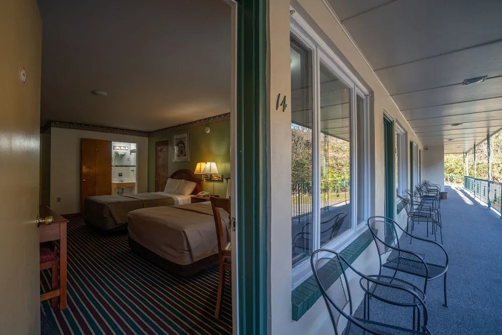 Mahoning Inn