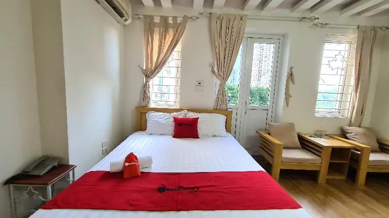 Reddoorz near Tran Duy Hung Street 3