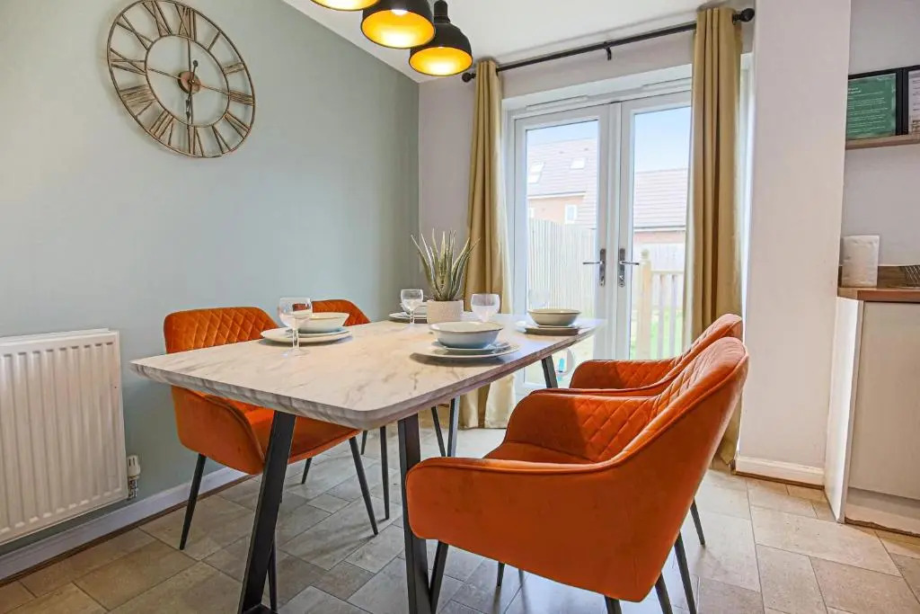 Brookland House with Free Parking, Fast Wifi, Garden and Smart TV with Netflix by Yoko Property