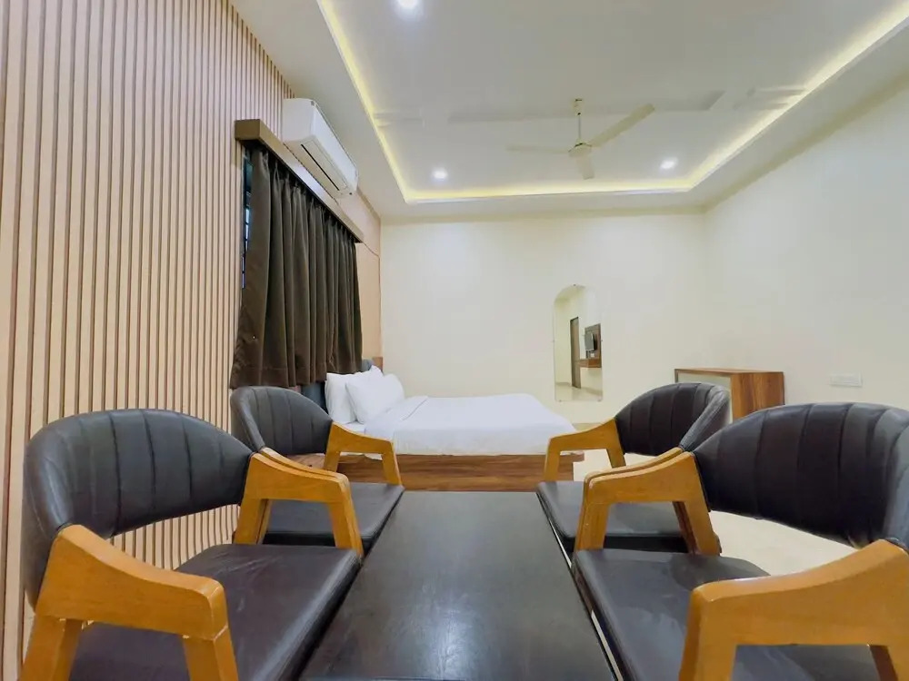 Hotel Jyotirlinga- One Way Drop to Mahakal Temple