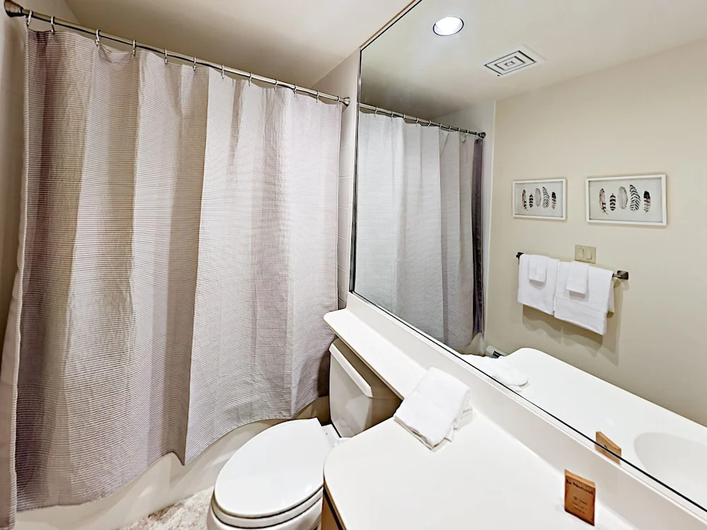 Exclusive Mountain Retreat #B - 4 Br Duplex