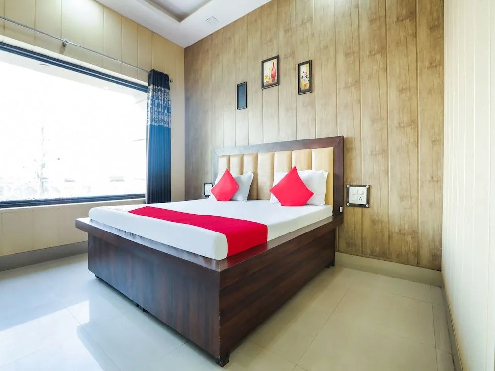 Capital O 38771 Hotel J7 International