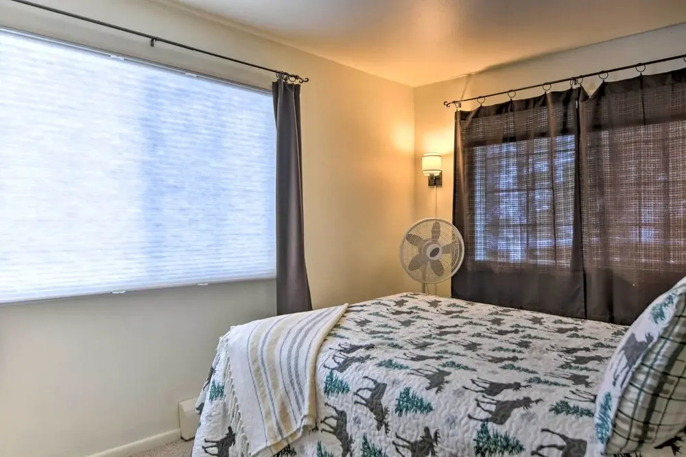 Cozy Condo on Fall River - 1 Mile to Rmnp Gate!