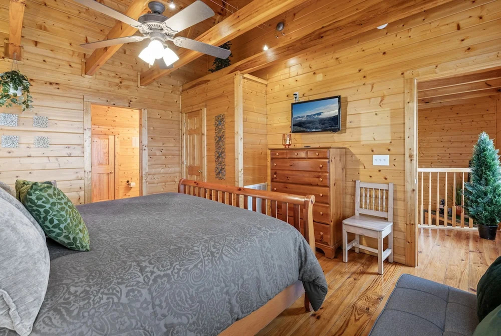 The Real Mccoy Stunning Views w/ Private Hot Tub