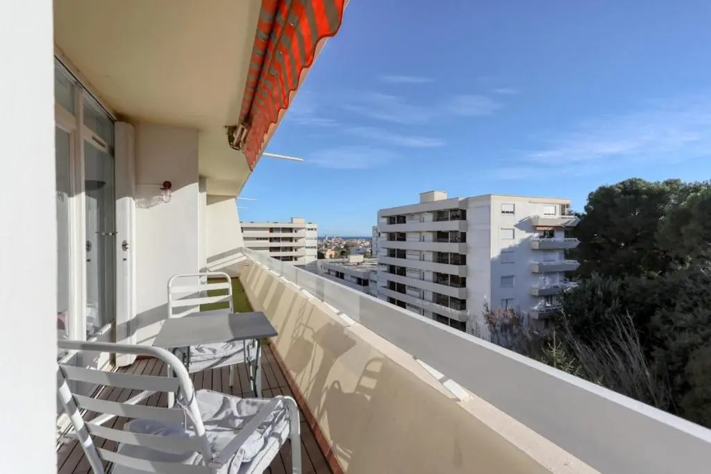 Furnished apartment near city center terrace with panoramic view & parking