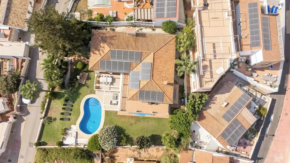 Spacious 3BR Villa with Pool and Sea Views