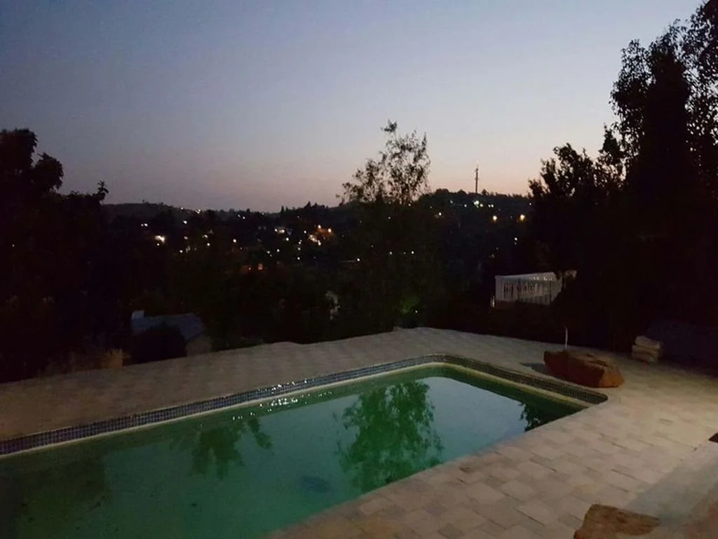 Suburbian Lodge