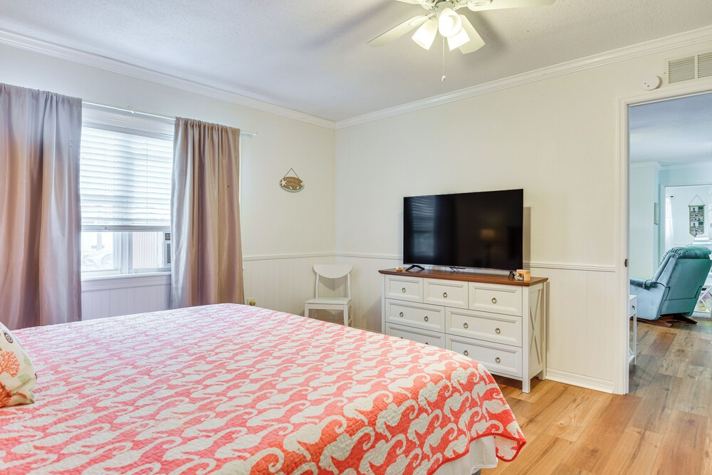 1 Mi to Anna Maria Island: Pet-friendly Retreat