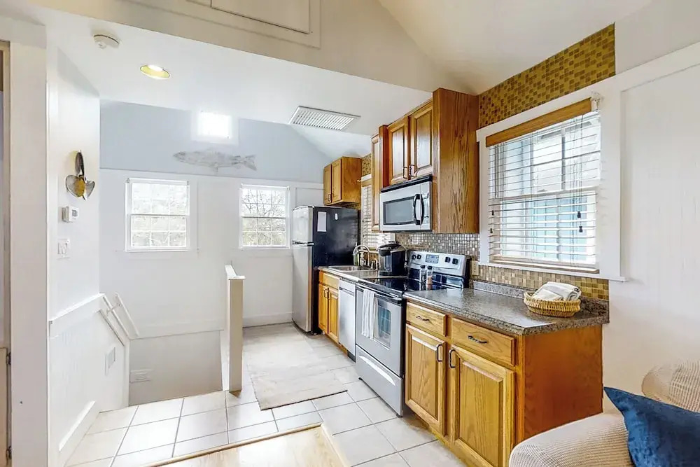 Vanilla Cottage on 30-acre Preserve!