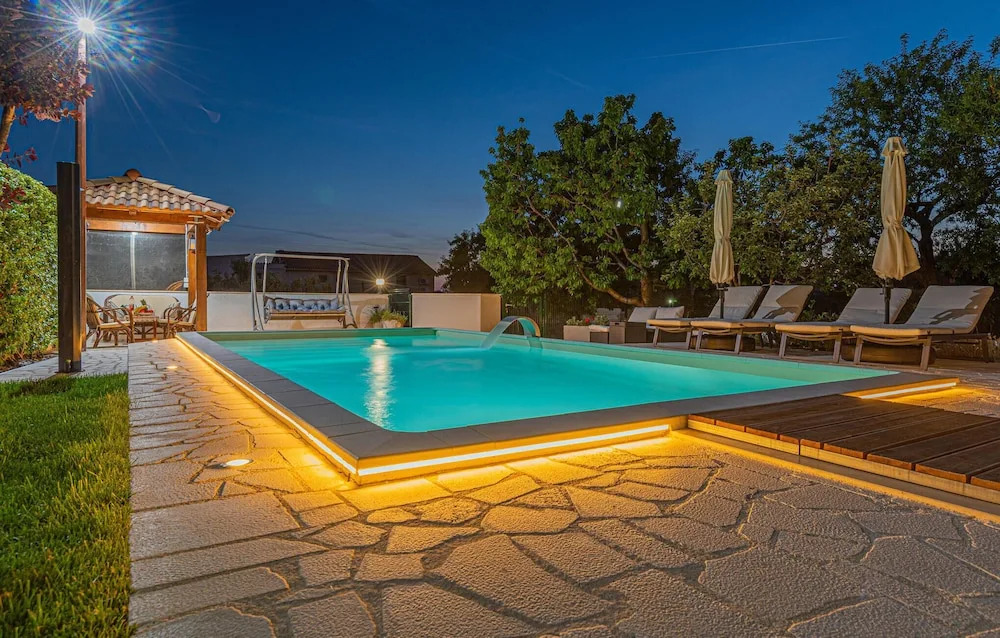 Amazing Home in Brodarica With Wifi and 3 Bedrooms