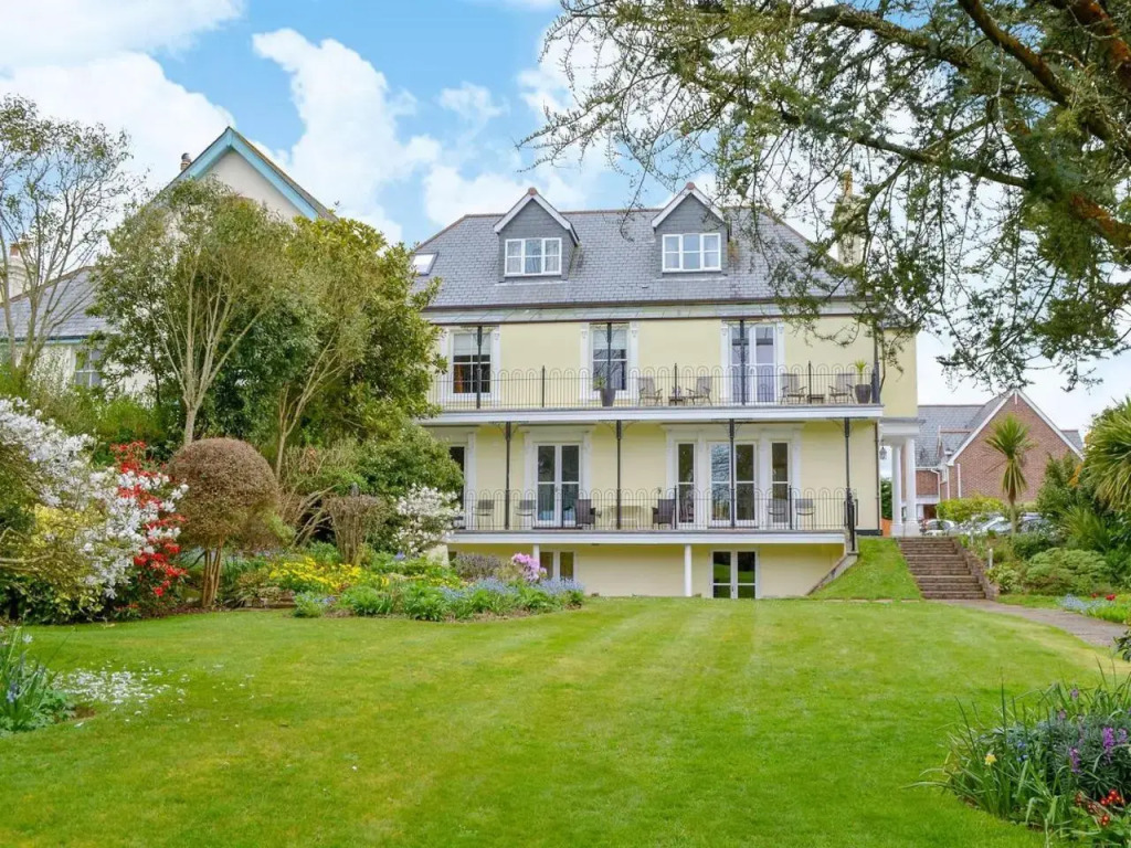 Carnethic House - One Acre View