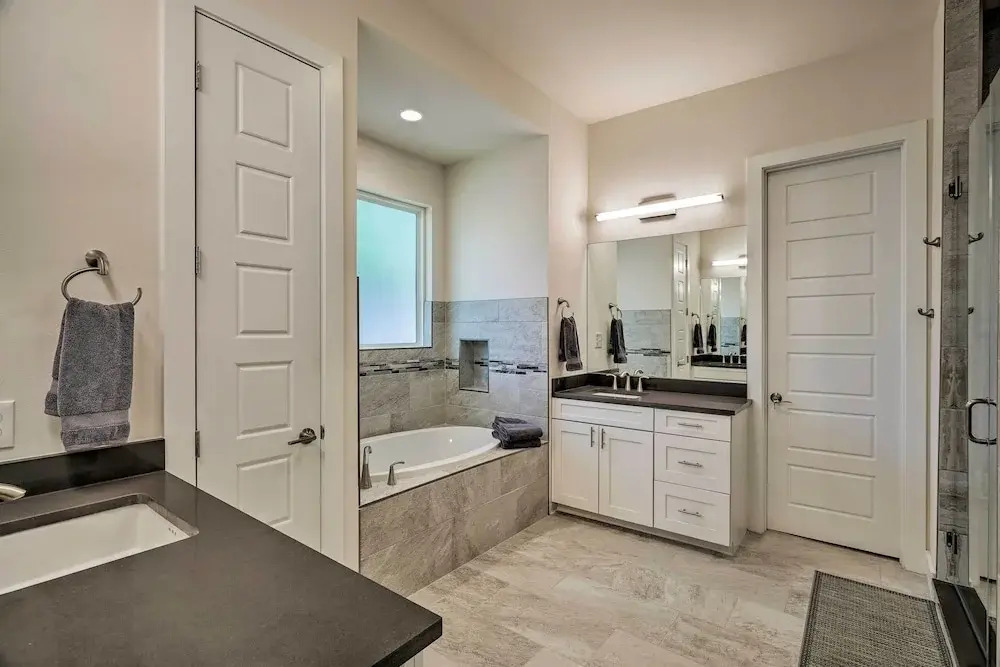 Walk to Lake Austin: Spacious Getaway w/ Patio