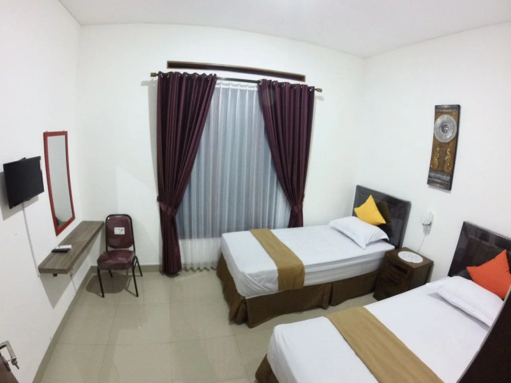 Padma Laguna Guest House