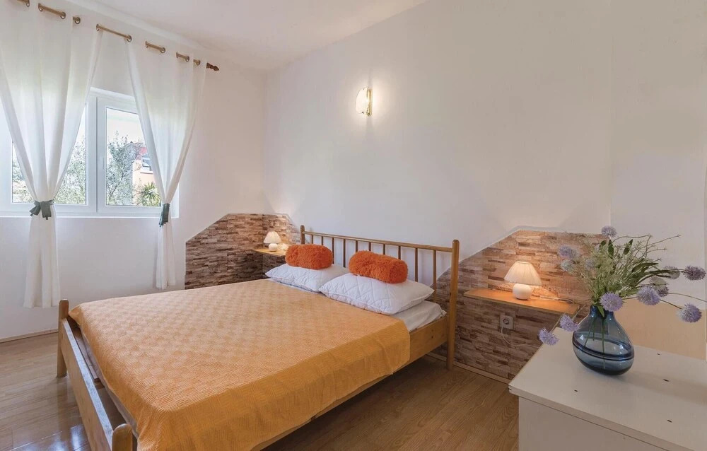 Beautiful Home In Liznjan