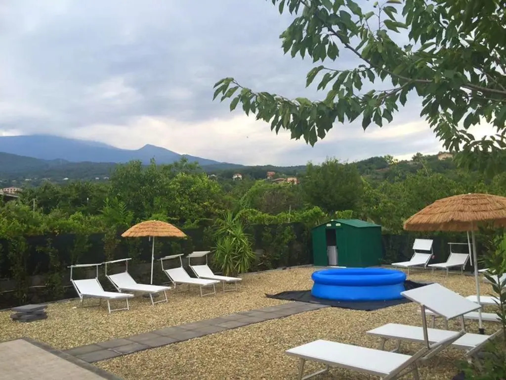 2 bedrooms appartement with enclosed garden and wifi at Zafferana Etnea