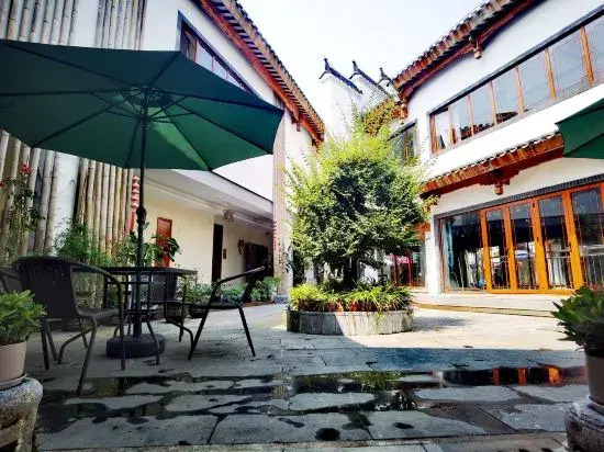 Yongzhou Xiaoxiang Yeyu Inn