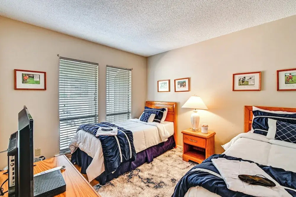 Lakeview Condo w/ Resort Pool: 2 Miles to Golf!