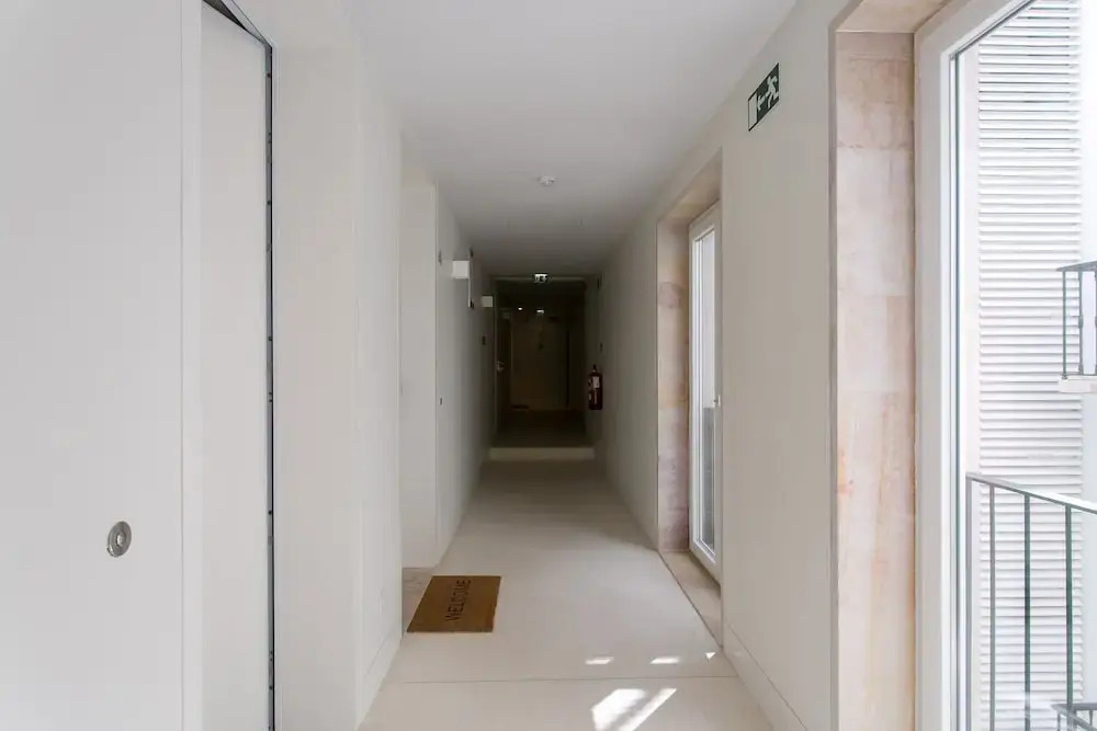 JOIVY Sunny 1-bed flat w/terrace&sea view in Baixa, 3mins to Arco da Rua Augusta