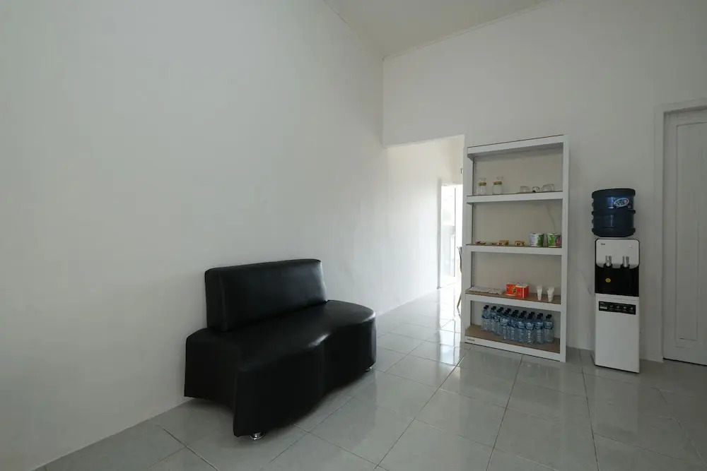 OYO 2551 Dewi Residence 2