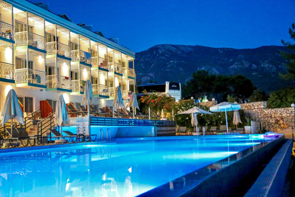 Sertil Deluxe Tropical Suites