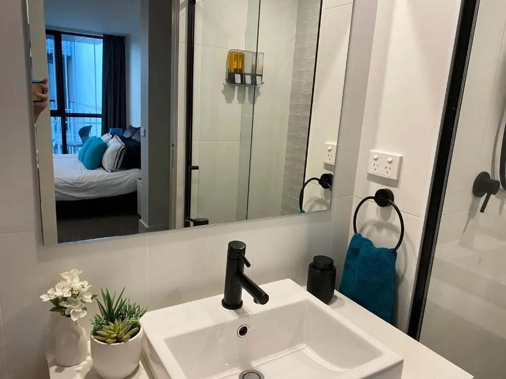 The Gallery Luxe 1 BR Executive Apartment in the heart of Braddon Wine Secure Parking WiFi