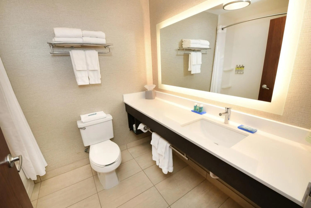 Holiday Inn Express Hotel & Suites Grand Forks by IHG