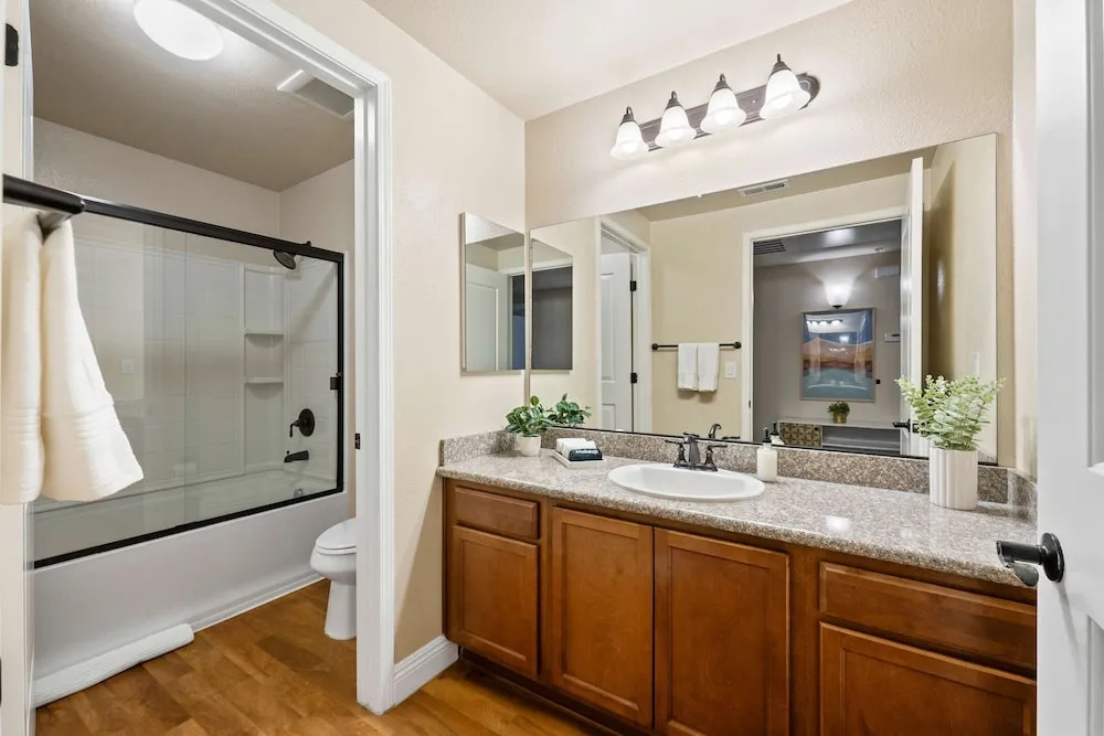 Luxury 2BR 2BA Apartment With Pool Gym Theater