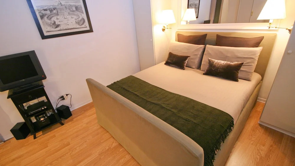 Rental in Rome Romantica Studio